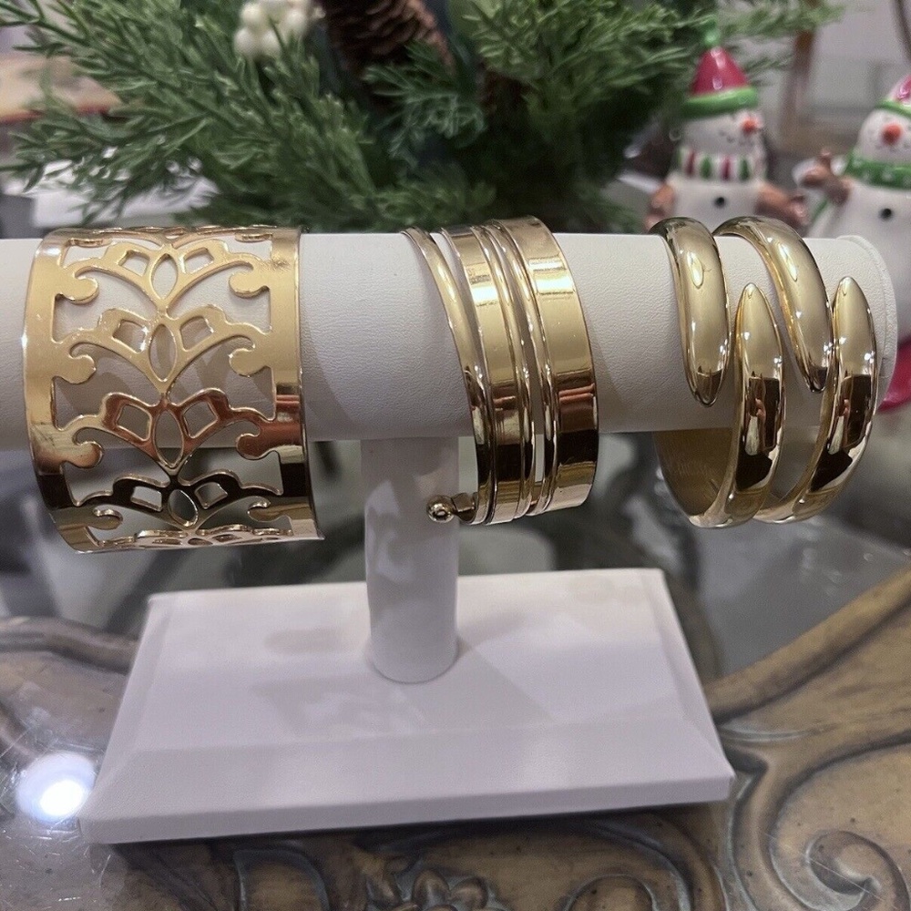 Bracelet $14 Each,Steel bracelet set, adjustable.!